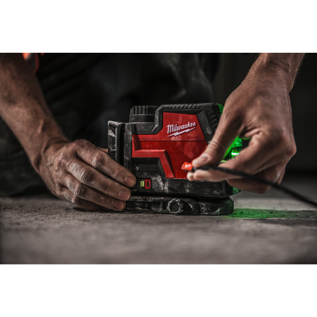 MILWAUKEE L4 CLL-301C - Akumulátorový křížový liniový laser se zeleným světlem s USB 4933478098