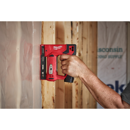 MILWAUKEE M12™ kompaktní sponkovačka 4933459635