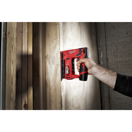 MILWAUKEE M12™ kompaktní sponkovačka 4933459635