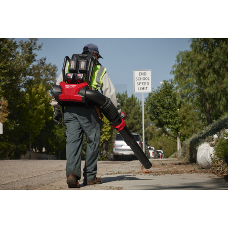 MILWAUKEE M18 F2BPB-0 zádový fukar na dva akumulátory 4933493212