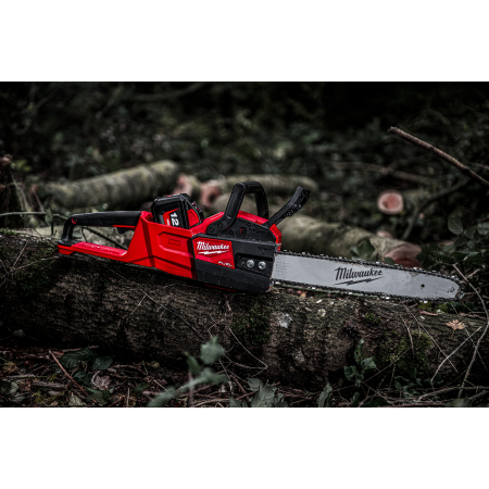 MILWAUKEE M18FCHS-121B - M18 FUEL™ řetězová pila s lištou 40 cm 4933464223