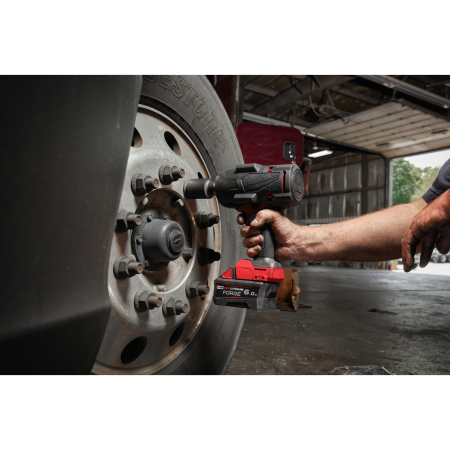 MILWAUKEE M18 FUEL™ ½″ rázový utahovák s vysokým krouticím momentem a pojistným koužkem 4933498056