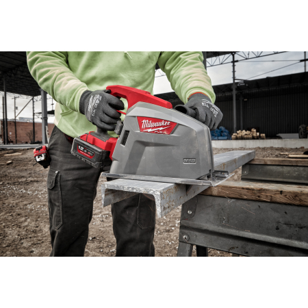 MILWAUKEE M18 FUEL™ 66 mm kotoučová pila na kov 4933472111