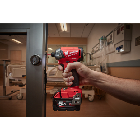 MILWAUKEE M18 FUEL™ SURGE™ ¼″ hex hydraulický rázový utahovák 4933451792