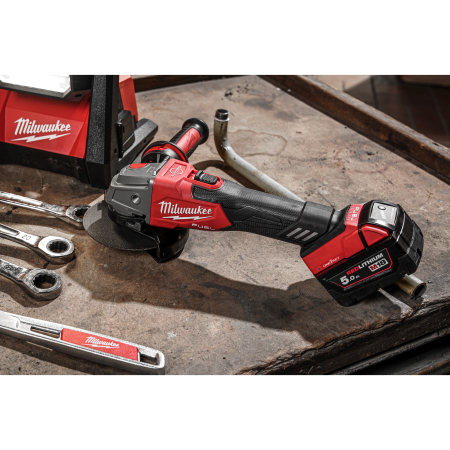 MILWAUKEE M18 FUEL™ ONE-KEY™ 125 mm úhlová bruska s pouvným spínačem 4933478433