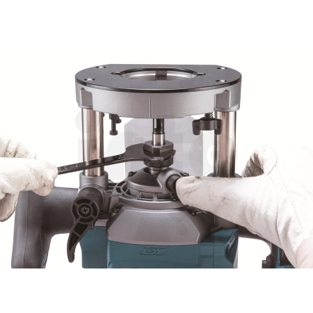 Makita - Aku vrchní frézka s regulací Li-ion XGT 40V/4,0Ah,Makpac RP001GM201