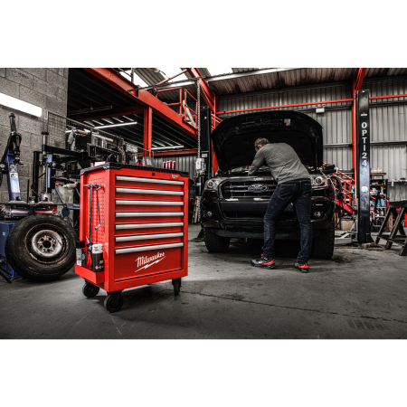 MILWAUKEE TOOLGUARD 27" / 69 cm ocelová skříňka na kolečkách se 7 zásuvkami 4932498252