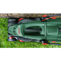 BOSCH Sekačka na trávu UniversalRotak 37-555 06008A6501