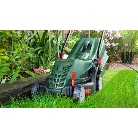 BOSCH Sekačka na trávu UniversalRotak 37-555 06008A6501