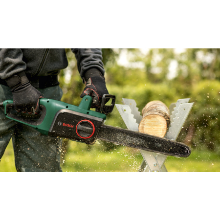 BOSCH Řetězová pila UniversalChain 40 06008B8402