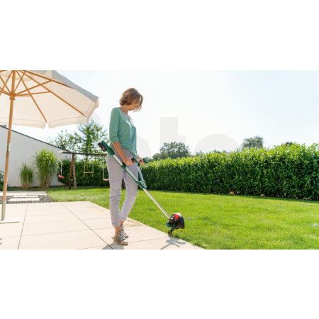 BOSCH Akumulátorová strunová sekačka UniversalGrassCut 18V-26 06008C1E03