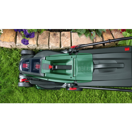BOSCH Akumulátorová sekačka na trávu UniversalRotak 2x18V-37-550 06008B9E01