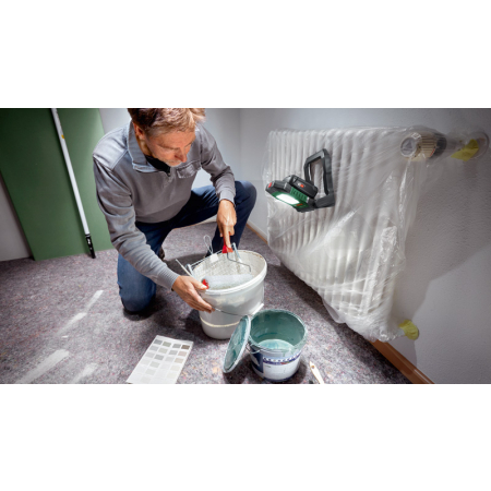 BOSCH Akumulátorové LED pracovní světlo UniversalWorkLight 18V-2100 06039A1300