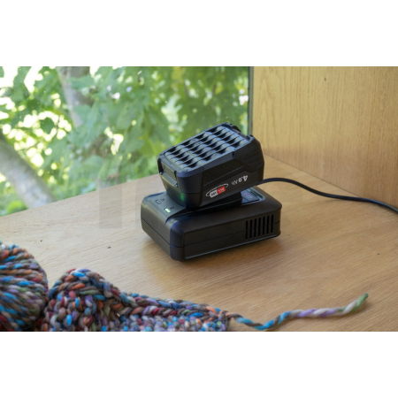 BOSCH Startovací sada Startovací sada 18 V (1× 4,0 Ah + AL 18V-44) 1600A031T6