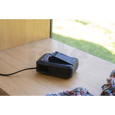 BOSCH Startovací sada Startovací sada 18 V (1× 2,5 Ah + AL 18V-44) 1600A031T4