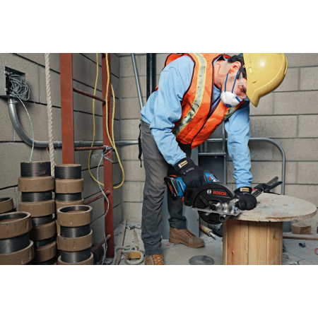 BOSCH Akumulátorová okružní pila GKM 18V-50 06016B8000
