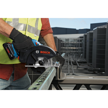 BOSCH Akumulátorová okružní pila GKM 18V-50 06016B8000