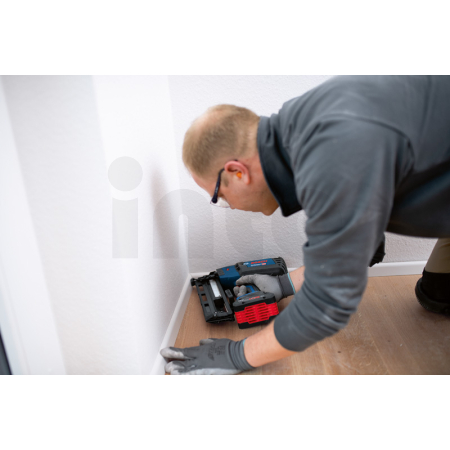 BOSCH Akumulátorová hřebíkovačka do dřeva GNH 18V-64 M 0601481001