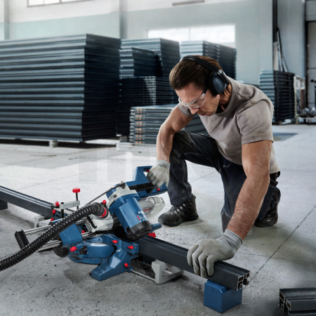 BOSCH Kapovací a pokosová pila GCM 254 D 0601B53000