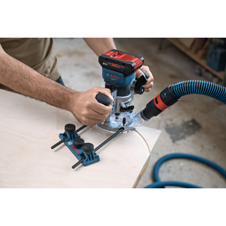 BOSCH Akumulátorová ohraňovací frézka GKF 18V-8 06016C2001