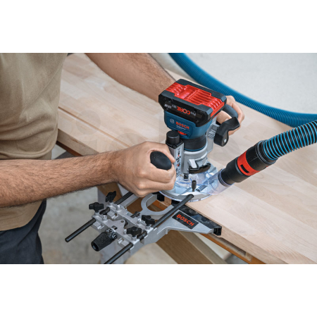 BOSCH Akumulátorová ohraňovací frézka GKF 18V-8 06016C2001