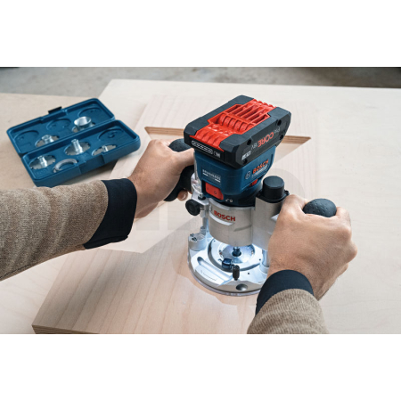 BOSCH Akumulátorová ohraňovací frézka GKF 18V-8 06016C2001