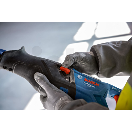 BOSCH Akumulátorová přímočará pila BITURBO GSA 185-LI 06016C0021
