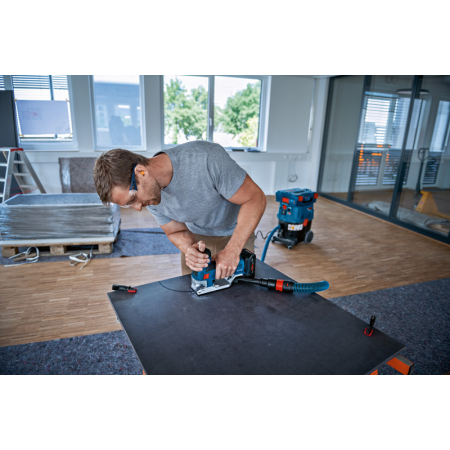 BOSCH Akumulátorová kmitací pila GST 18V-155 SC 06015B0001