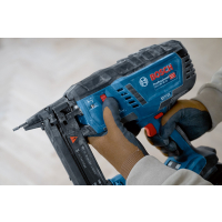 BOSCH Akumulátorová sponkovačka do dřeva GTH 18V-38 M 0601482501