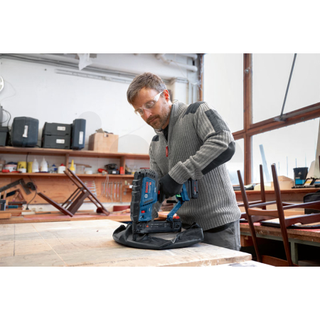 BOSCH Akumulátorová sponkovačka do dřeva GTH 18V-38 M 0601482501