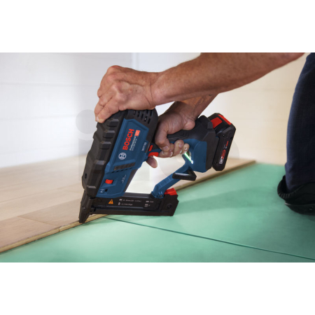 BOSCH Akumulátorová sponkovačka do dřeva GTH 18V-38 M 0601482501