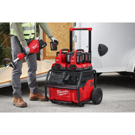 MILWAUKEE Napájecí zdroj ROLL-ON 7200/ 3600 W 2,5 kWh 4933492133