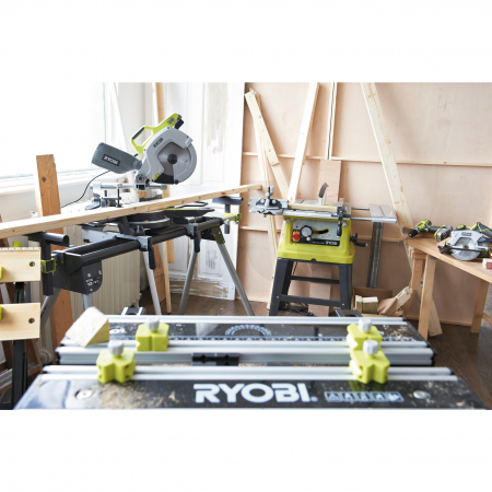 RYOBI EMS216L 1500W Pokosová pila, 216mm řezný kotouč 5133001197