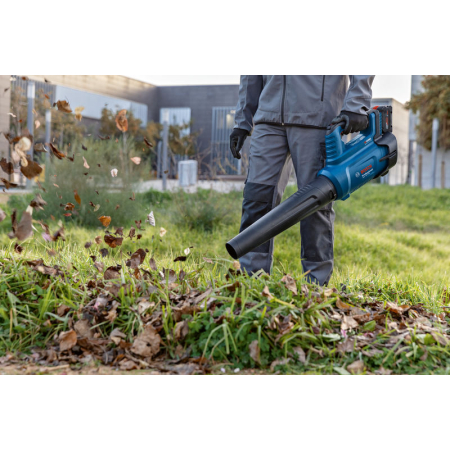 BOSCH Akumulátorový fukar na listí GBL 18V-750 06008D2000