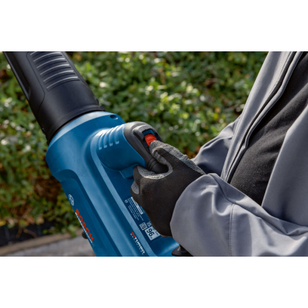 BOSCH Akumulátorový fukar na listí GBL 18V-750 06008D2000