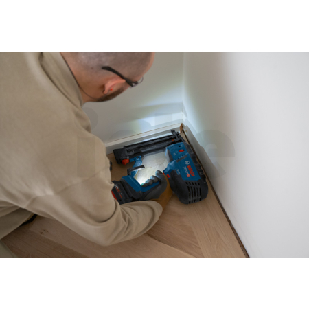 BOSCH Akumulátorová hřebíkovačka do dřeva GNH 18V-50 M 0601482400