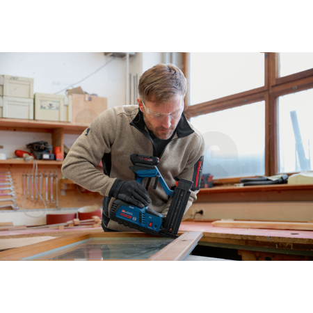 BOSCH Akumulátorová hřebíkovačka do dřeva GNH 18V-50 M 0601482400