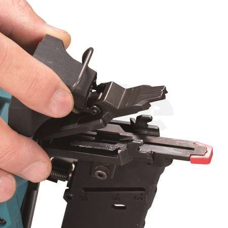 Makita - Aku hřebíkovačka Li-ion LXT 18V, bez aku Z DBN610ZJ