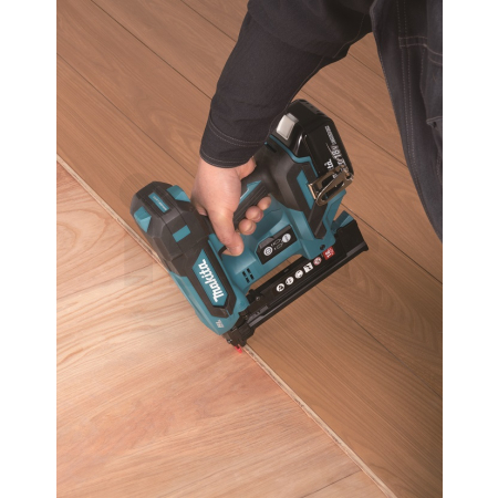 Makita - Aku sponkovačka Li-ion LXT 18V,bez aku Z DST630Z