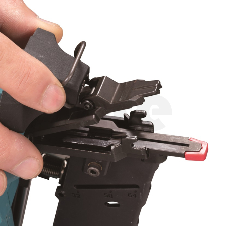 Makita - Aku hřebíkovačka Li-ion LXT 18V, bez aku   Z DBN601ZJ