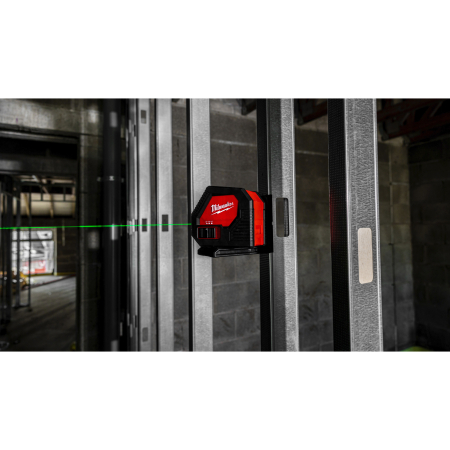 MILWAUKEE Zelený křížový laser na alkalické baterie 4933478753