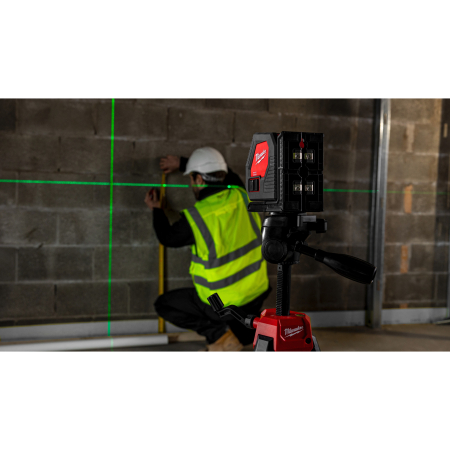 MILWAUKEE Zelený křížový laser na alkalické baterie 4933478753