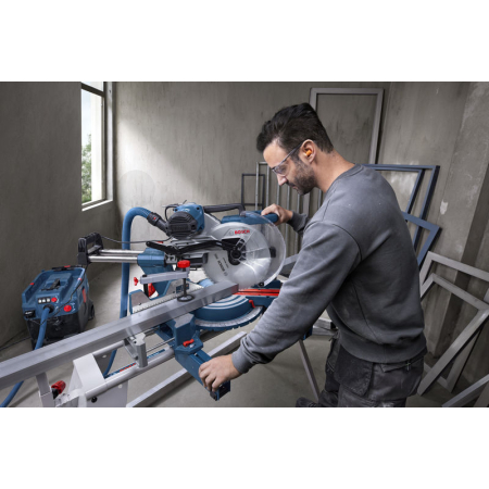 BOSCH Kapovací a pokosová pila GCM 340-305 D 0601B60000