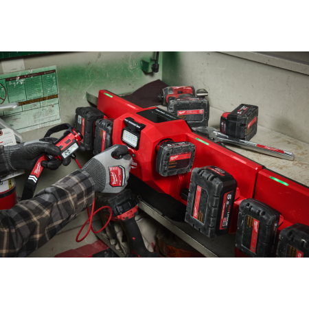 MILWAUKEE M12™ - M18™ nabíjecí stanice 4933493863