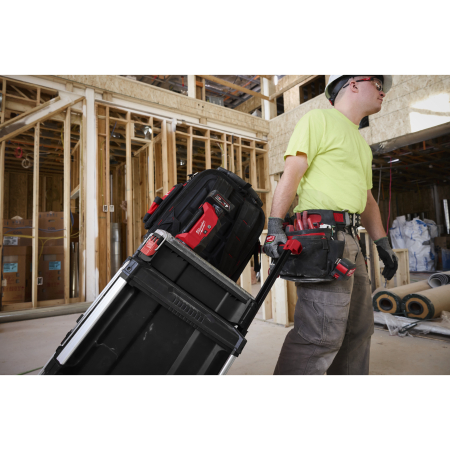 MILWAUKEE M12™ vícesměrné reflektorové světlo kompatibilní s PACKOUT™ 4933500321