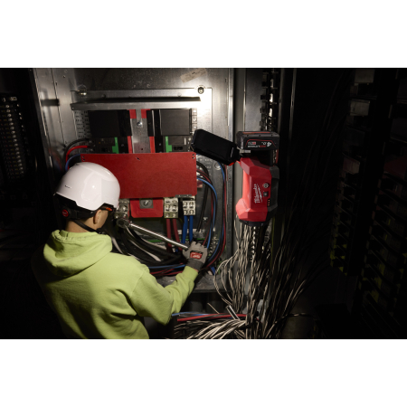 MILWAUKEE M12™ vícesměrné reflektorové světlo kompatibilní s PACKOUT™ 4933500321