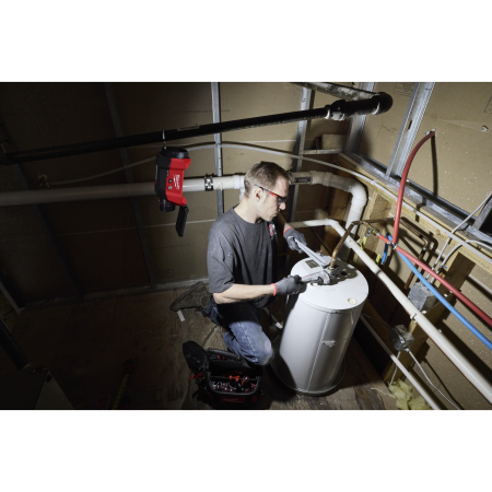 MILWAUKEE M12™ vícesměrné reflektorové světlo kompatibilní s PACKOUT™ 4933500321