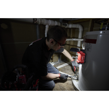 MILWAUKEE M12™ vícesměrné reflektorové světlo kompatibilní s PACKOUT™ 4933500321