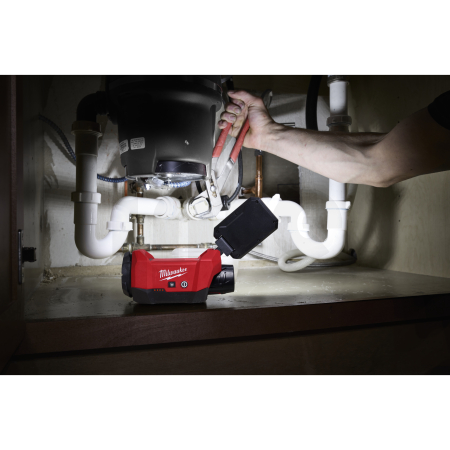 MILWAUKEE M12™ vícesměrné reflektorové světlo kompatibilní s PACKOUT™ 4933500321