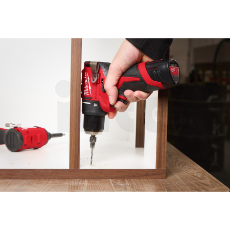 MILWAUKEE M12 BLDDRC-402C FUEL Aku vrtací šroubovák, aku vrtačka, 2x aku M12 B4 + M12 C12 C + Kufr, 4933499688